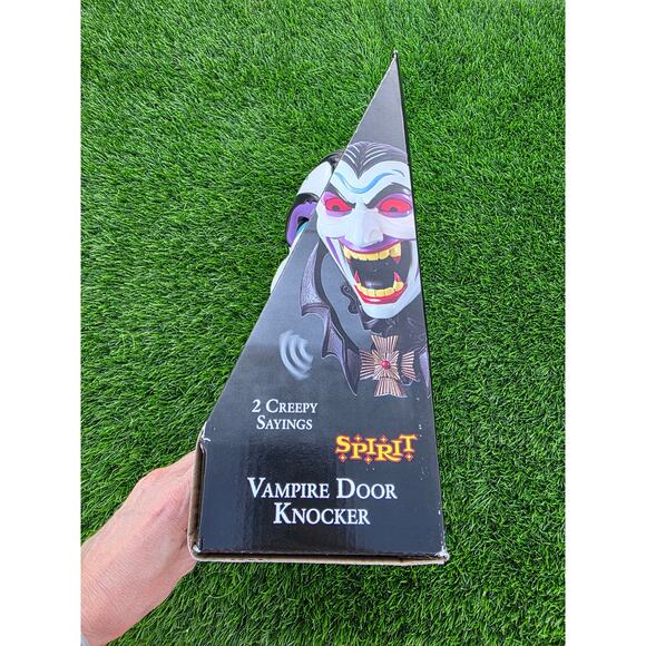 New Spirit Vampire Door Knocker With Voice And Glowing Eyes Halloween Spooky - Picture 2 of 3